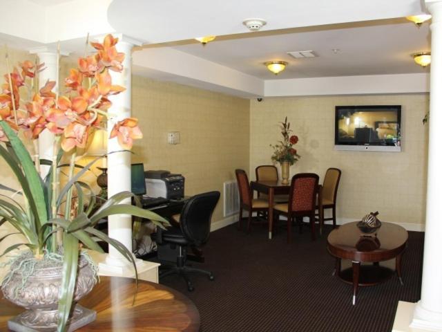 Intown Suites Extended Stay Bowling Green Tn Exterior photo